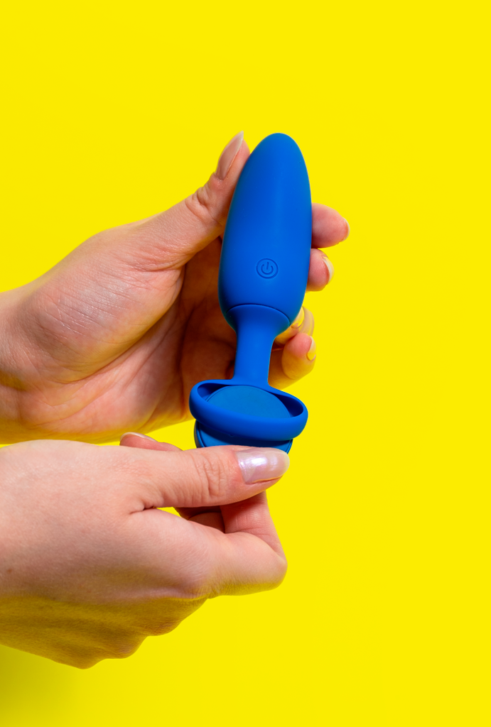 Vibrador Para Casais Mobi Azul Nas Mãos , pantynova | Sex Shop Produtos Eróticos Online