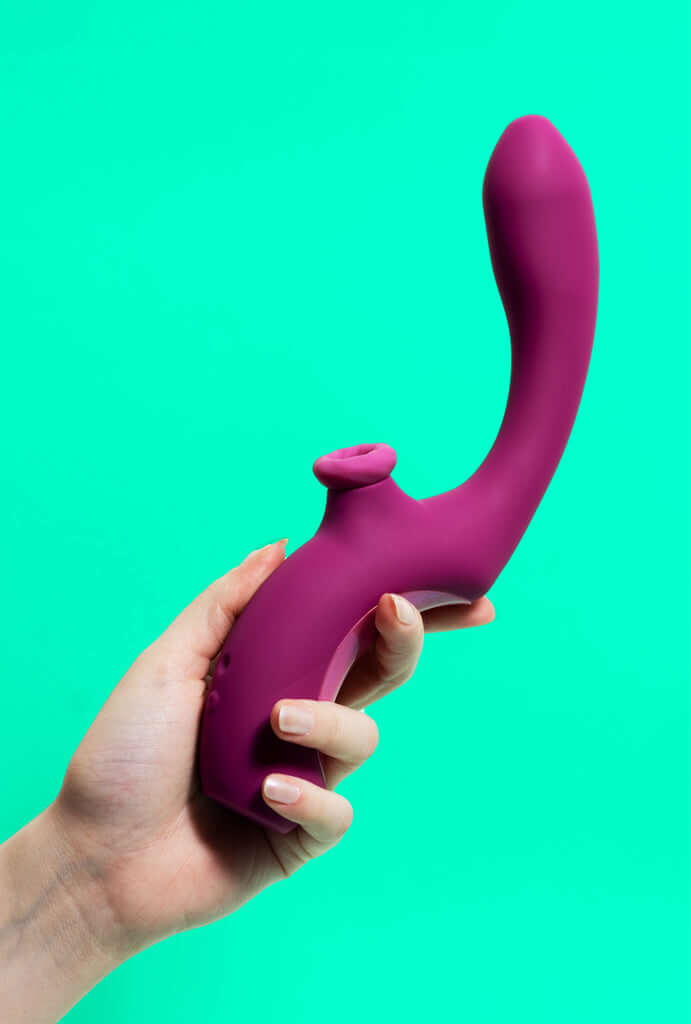 Vibrador e Sugador de Clitoris Momba foto nas mãos, pantynova | Sex Shop Produtos Eróticos Online